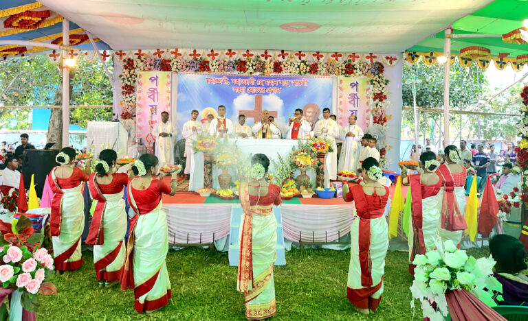সাভার কমলাপুরে ধর্মীয় ভাবগাম্ভীর্যে উদযাপিত হলো মহান সাধু আন্তনীর পর্ব